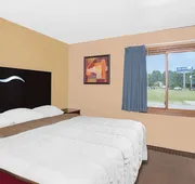 Super 8 by Wyndham Sheboygan WI hotel detail image 4
