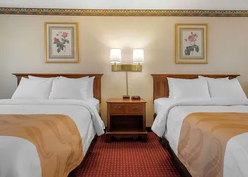 Quality Inn Breeze Manor hotel thumbnail 3