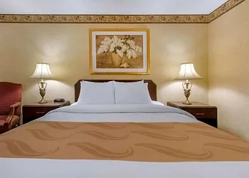 Quality Inn Breeze Manor hotel thumbnail 8