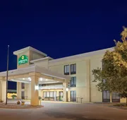 La Quinta Inn & Suites by Wyndham Salina hotel detail image 3