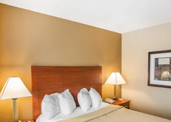 Quality Inn & Suites Mt. Juliet hotel thumbnail 2