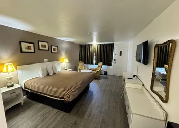 Inn Towne Motel hotel thumbnail 8