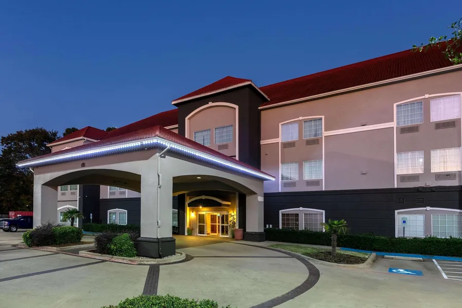 La Quinta Inn & Suites by Wyndham I-20 Longview South hotel detail image 2