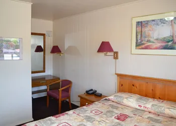 Maples Motel hotel thumbnail 3