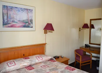 Maples Motel hotel thumbnail 4