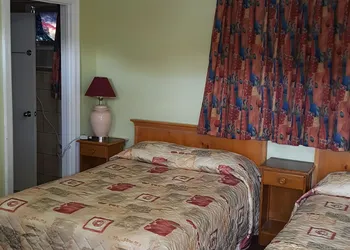 Maples Motel hotel thumbnail 5