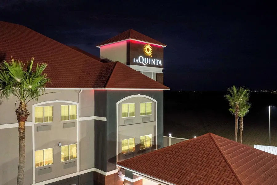 La Quinta Inn & Suites by Wyndham Raymondville hotel detail image 2