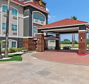 La Quinta Inn & Suites by Wyndham Raymondville hotel detail image 4