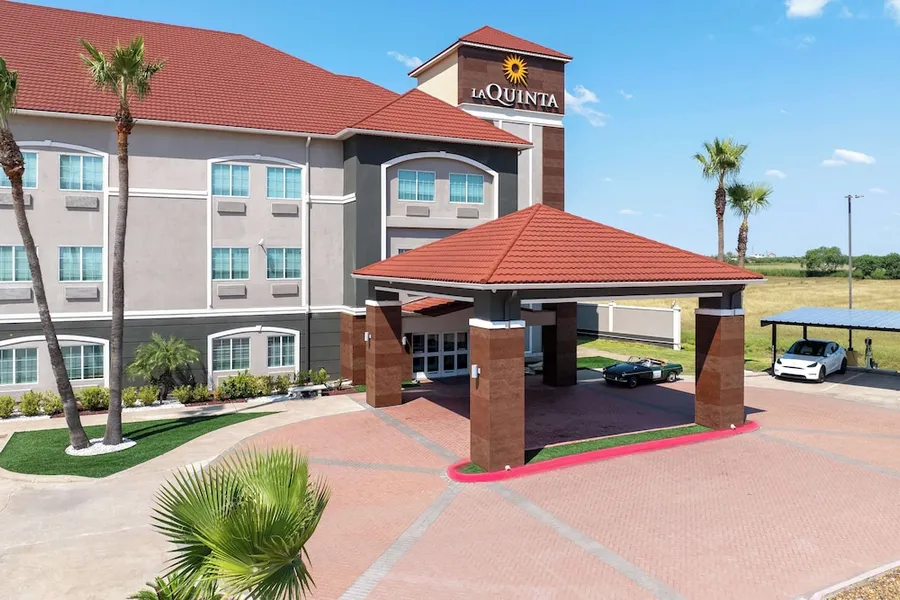La Quinta Inn & Suites by Wyndham Raymondville hotel detail image 6