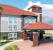 La Quinta Inn & Suites by Wyndham Raymondville hotel detail image 7