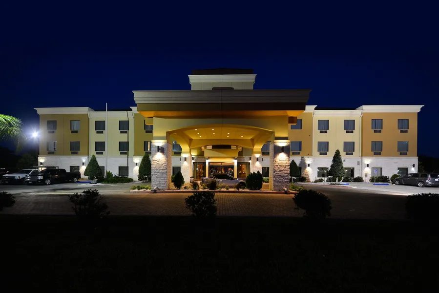Comfort Suites Bay City East hotel detail image 2