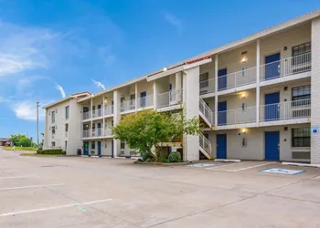 Econo Lodge hotel thumbnail 2