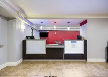 Econo Lodge hotel thumbnail 4