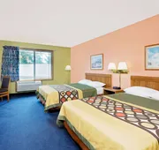 Super 8 by Wyndham Sturgeon Bay hotel detail image 4