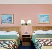 Super 8 by Wyndham Sturgeon Bay hotel detail image 5