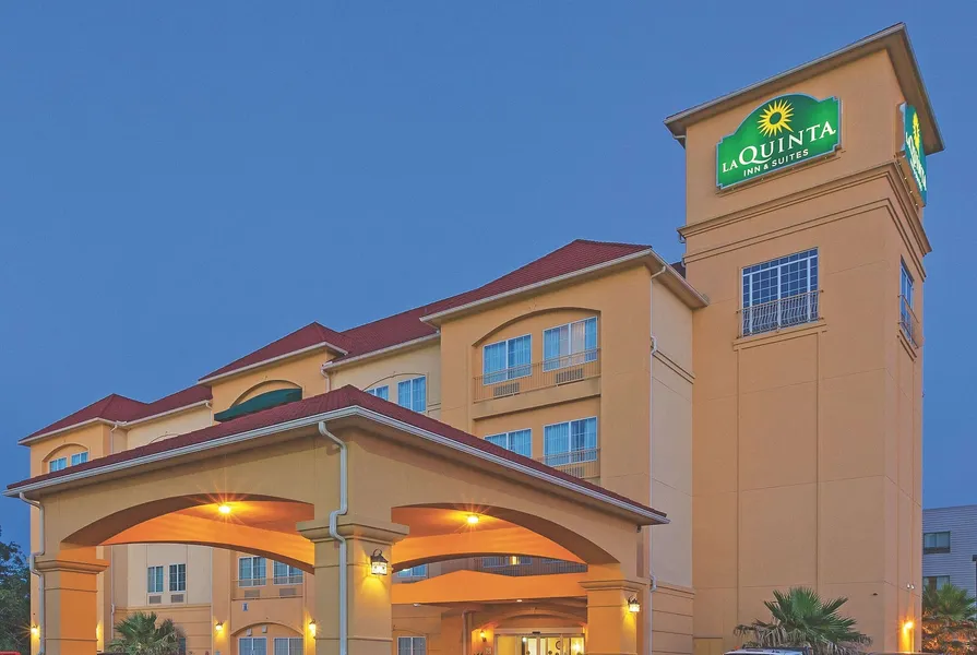 La Quinta Inn & Suites by Wyndham Columbus TX hotel detail image 2