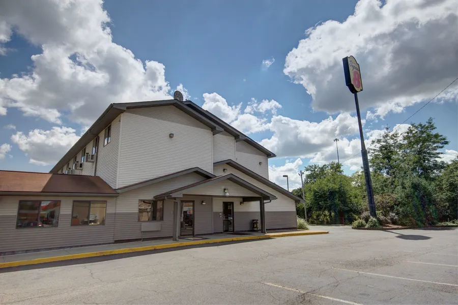 Super 8 by Wyndham Zanesville hotel detail image 2