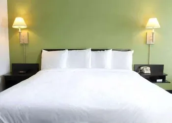 Travelodge by Wyndham Zanesville hotel thumbnail 3