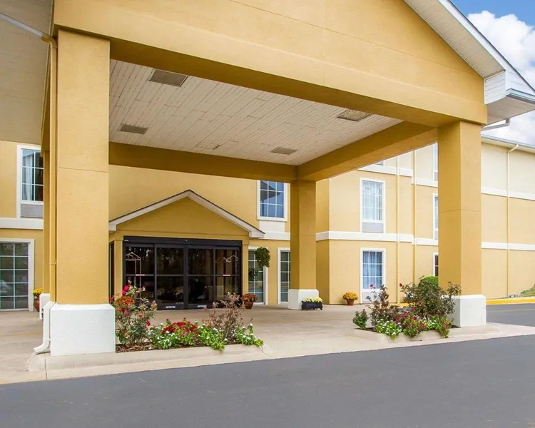 Comfort Inn Poplar Bluff North hotel detail image 6