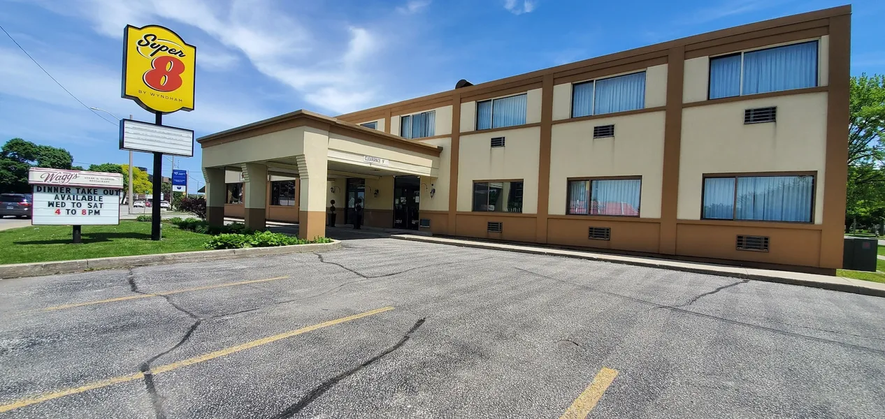 Super 8 by Wyndham Sarnia ON hotel detail image 2