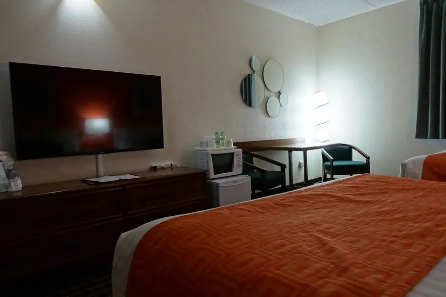 Howard Johnson by Wyndham Tillsonburg hotel detail image 6