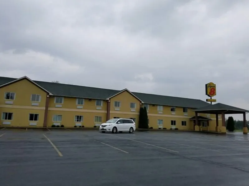 Super 8 by Wyndham Huntington hotel detail image 2