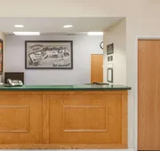 Super 8 by Wyndham Huntington hotel detail image 3