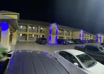 Country Hill Inn and Suites hotel thumbnail 2
