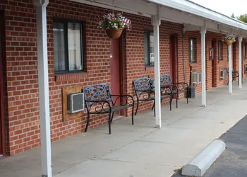 Ontario Inn hotel thumbnail 2