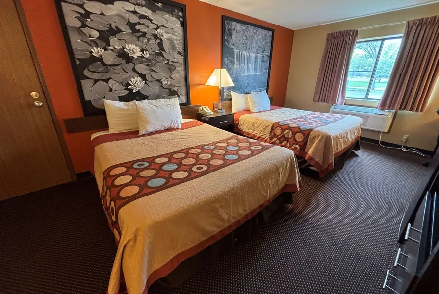 Super 8 by Wyndham Du Quoin hotel detail image 6