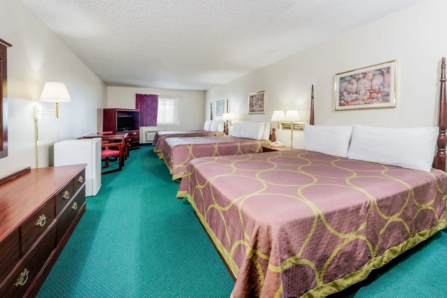 Super 8 by Wyndham Jerseyville hotel detail image 2