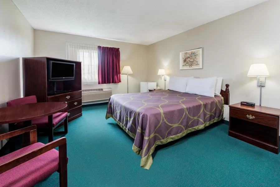 Super 8 by Wyndham Jerseyville hotel detail image 6