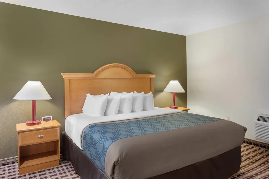 Econo Lodge Inn & Suites Socorro hotel detail image 6