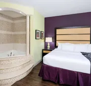 La Quinta Inn & Suites by Wyndham Hinesville - Fort Stewart hotel detail image 7