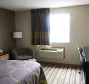 Super 8 by Wyndham Watseka hotel detail image 7