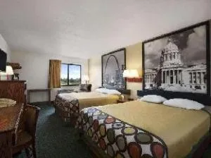 Super 8 by Wyndham Bowling Green hotel thumbnail 2