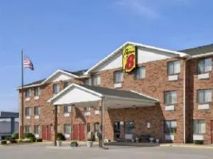 Super 8 by Wyndham Bowling Green hotel thumbnail 3