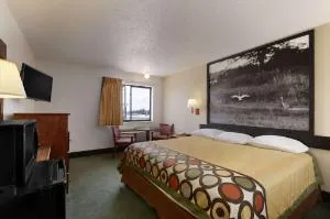 Super 8 by Wyndham Bowling Green hotel detail image 2