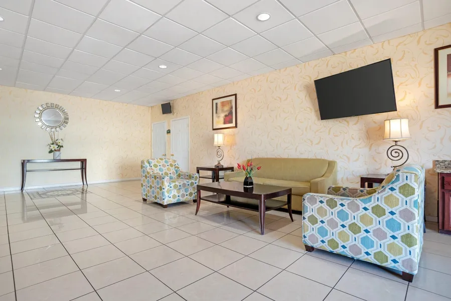 Quality Inn & Suites near Lake Eufaula hotel detail image 2