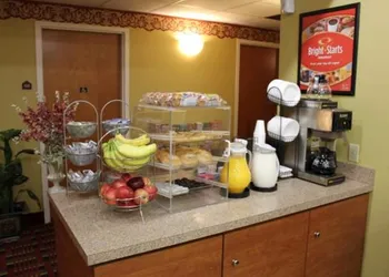 Econo Lodge hotel thumbnail 6