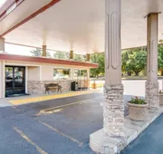Quality Inn & Suites Airport hotel detail image 3