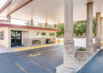 Quality Inn & Suites Airport hotel thumbnail 3