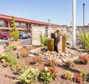 Quality Inn & Suites Airport hotel detail image 4