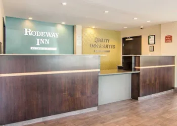 Quality Inn & Suites Airport hotel thumbnail 5