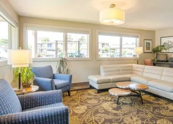 Quality Inn & Suites Airport hotel thumbnail 6