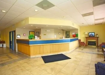 Quality Inn Newport hotel thumbnail 6