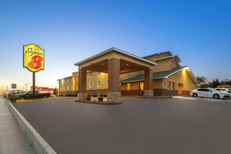 Super 8 by Wyndham Dodge City hotel detail image 2