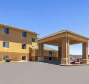 Super 8 by Wyndham Dodge City hotel detail image 4