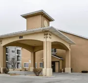 Super 8 by Wyndham Great Bend hotel detail image 3