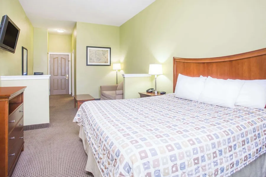 Days Inn & Suites by Wyndham Swainsboro hotel detail image 2